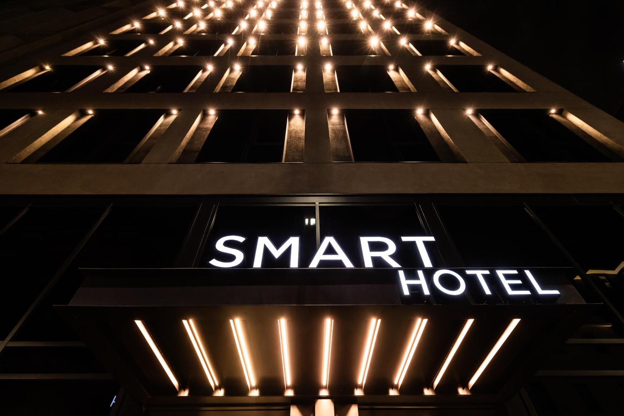 Smart Hotel Central Милано Екстериор снимка